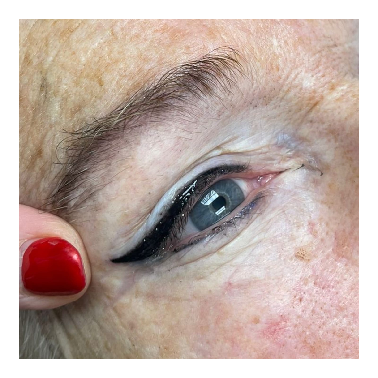 wenkbrauwen en eyliner PMU